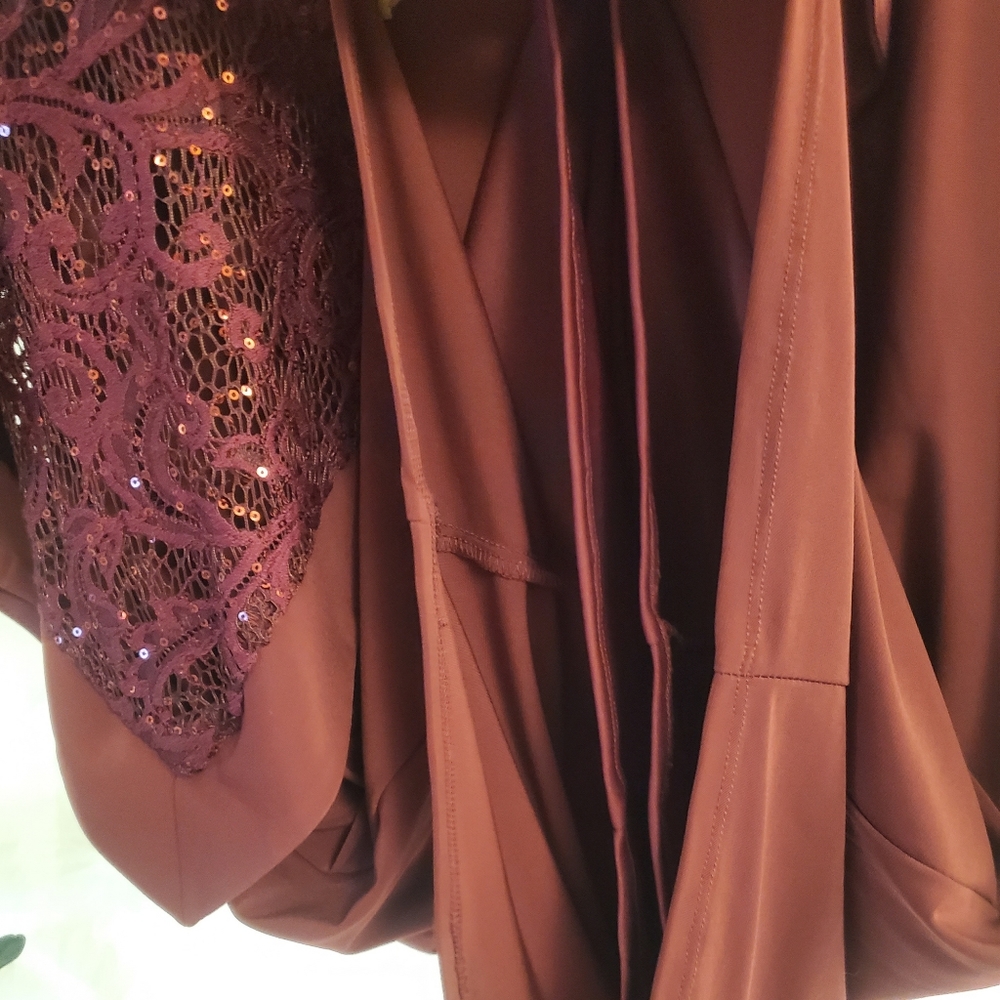 R&M RICHARDS Sequined Metallic Lace Capelet Dress in Merlot Asymmetric Poncho 8 - Picture 10 of 12